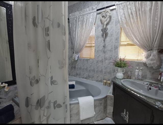 3 BEDROOM HOUSE FOR SALE IN VANDERBIJLPARK SE 6
